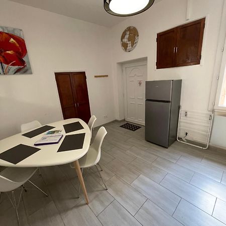 Chez Sonou , Nimes Centre Appartement Buitenkant foto